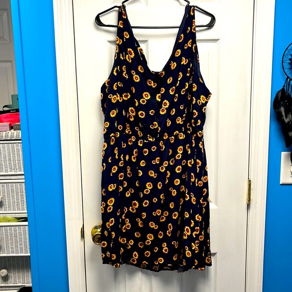 🌻Dress🌻 - Picture 1 of 5